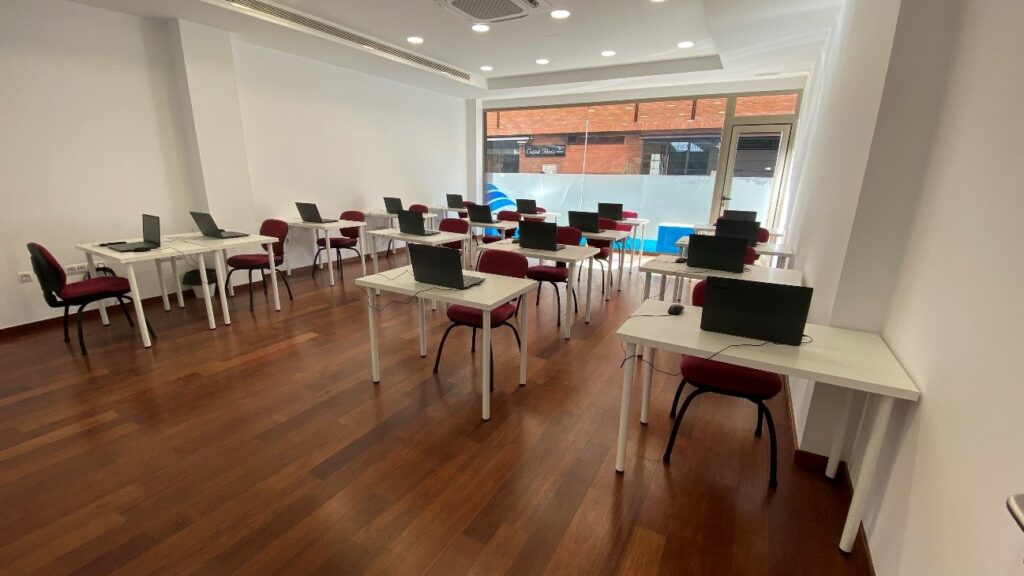 Alquiler De Aulas En Sevilla Alborán Formación 8350